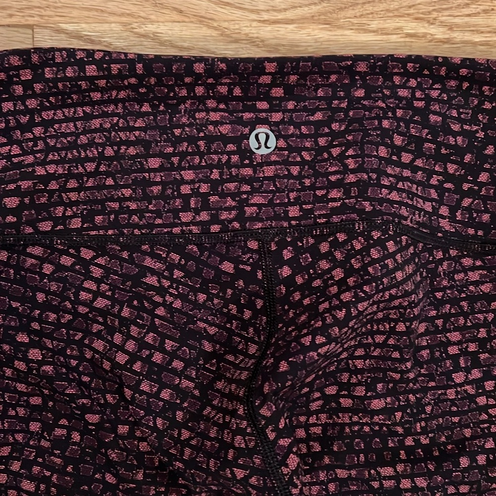 Lululemon Wunder Under III Cropped leggings 
Size 2